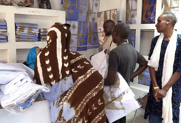 Vidéo. Mauritanie. Du prêt-à-porter au sur mesure: la Tabaski a ses exigences d’élégance, les couturiers à l’ouvrage