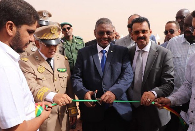 Le ministre délégué auprès du ministre de l’Intérieur inaugure un centre d’enfouissement des déchets dans la ville de Kiffa